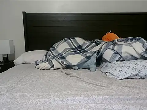 QueenLolaX online show from December 2025 06:02:01 AM