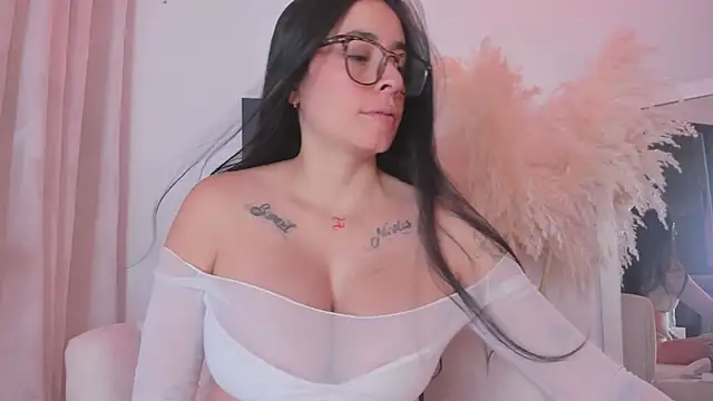 msschloee  online show from June 2026 06:51:01 PM