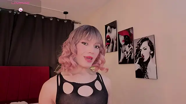Megan Do Santos online show from October 2025 08:53:02 PM