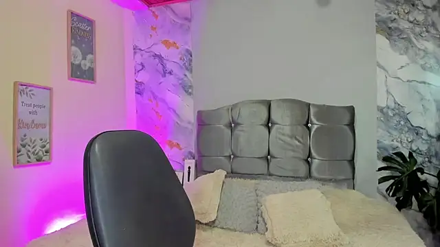 Megan Do Santos online show from February 2026 07:42:02 PM