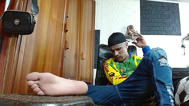 Snapshot of GeorgeZarrate chatting on October 2025 09:47:01 PM GeorgeZarrate online show from October 2025 09:47:01 PM