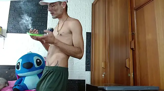 Snapshot of GeorgeZarrate chatting on February 2025 10:47:02 PM GeorgeZarrate online show from February 2025 10:47:02 PM