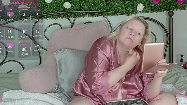 siennaxluxx online show from April 2026 05:06:02 PM