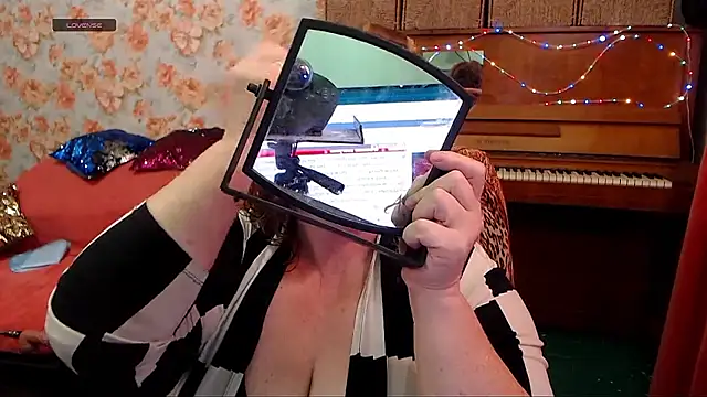 RoseRed69 online show from November 2025 05:01:02 AM