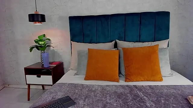 Luna18Pink online show from March 2026 12:50:02 PM