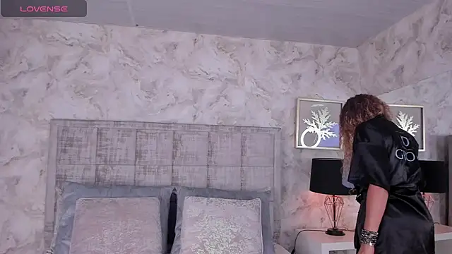 Luna18Pink online show from April 2026 12:42:02 PM