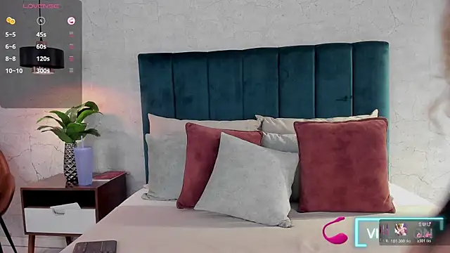 Luna18Pink online show from October 2025 01:10:02 PM