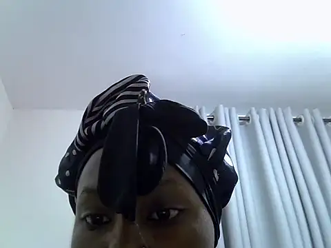 Snapshot of Queen_loveer chatting on March 2026 03:28:01 AM Queen loveer online show from March 2026 03:28:01 AM