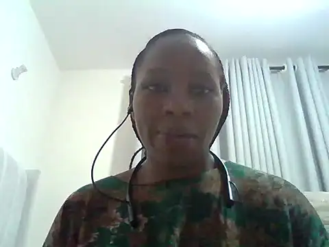 Snapshot of Queen_loveer chatting on May 2026 07:18:01 PM Queen loveer online show from May 2026 07:18:01 PM