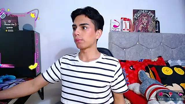 OwenBluee online show from December 2025 06:37:02 AM