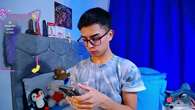 OwenBluee online show from October 2025 06:34:01 AM