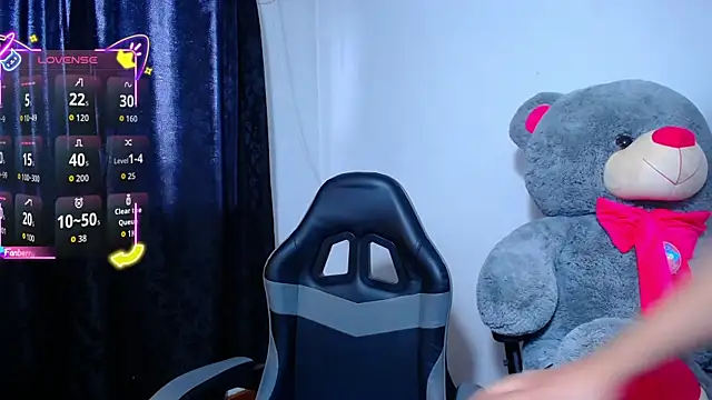 OwenBluee online show from April 2026 04:22:02 PM