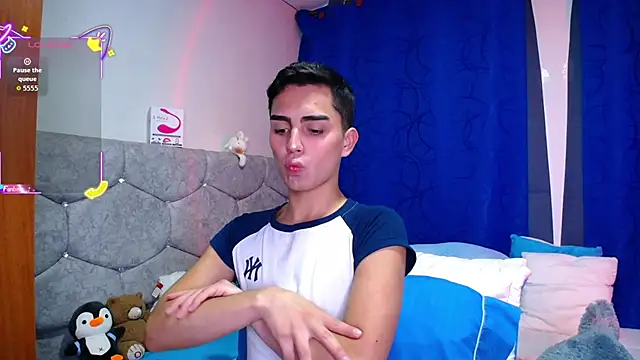 OwenBluee online show from September 2025 09:29:01 PM