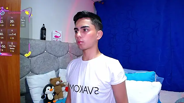 OwenBluee online show from September 2025 02:23:01 AM