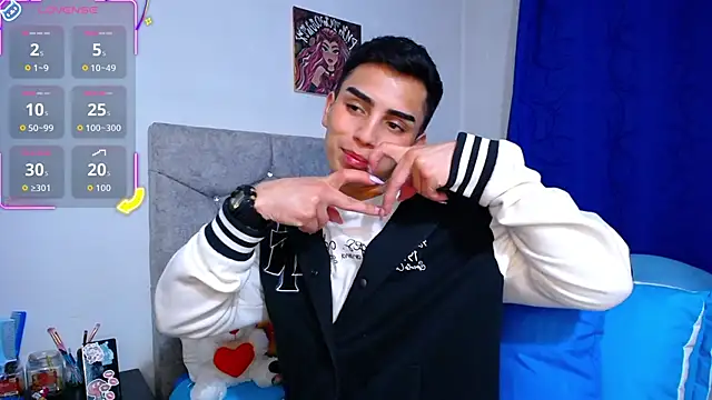 OwenBluee online show from November 2025 03:22:01 AM