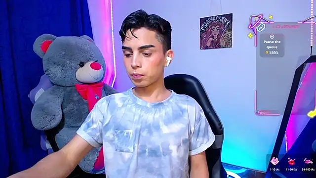 OwenBluee online show from June 2026 09:42:02 AM