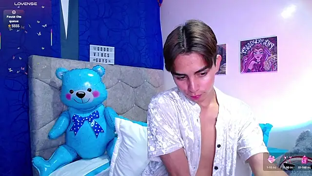 OwenBluee online show from March 2025 01:29:01 PM