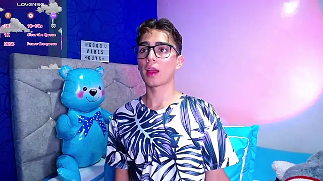 OwenBluee online show from February 2025 07:09:02 AM