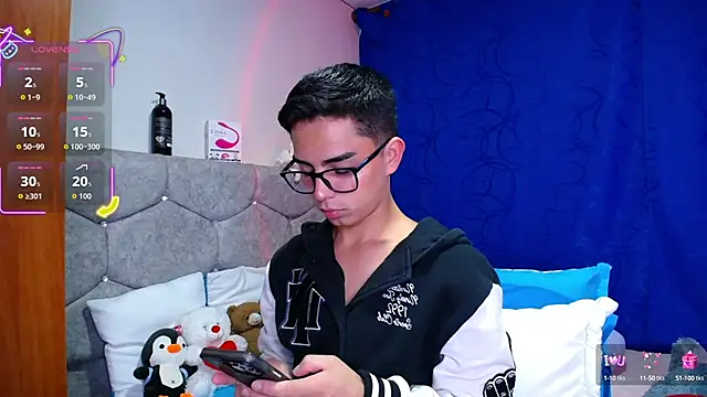 OwenBluee online show from September 2025 09:26:02 PM