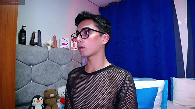 OwenBluee online show from September 2025 01:11:02 AM