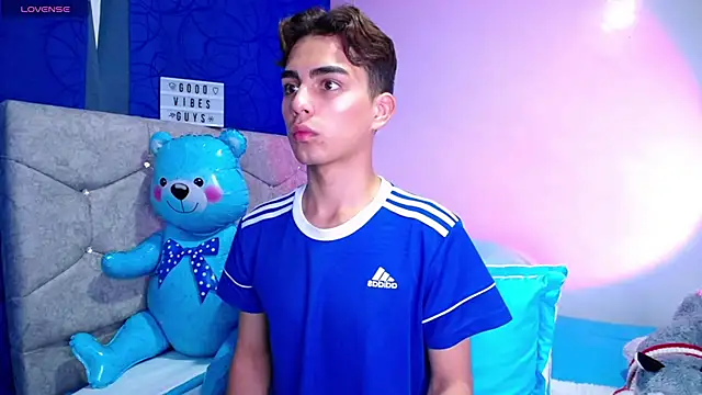 OwenBluee online show from February 2025 03:25:01 AM