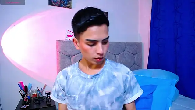 OwenBluee online show from November 2025 06:19:01 AM