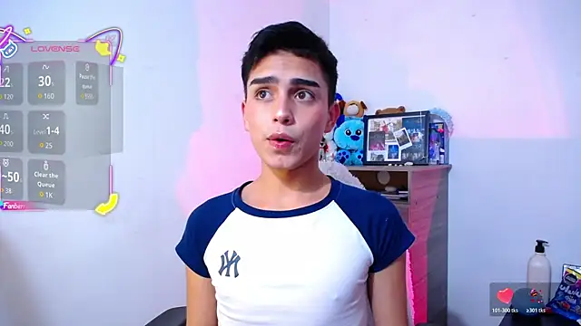 OwenBluee online show from November 2025 05:50:01 PM