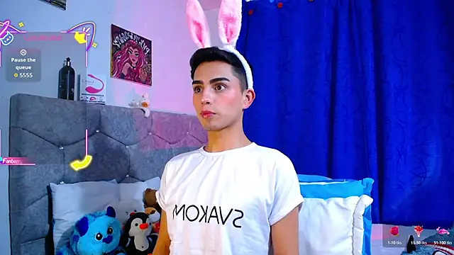 OwenBluee online show from October 2025 06:51:01 PM