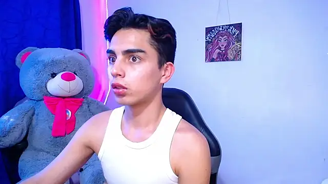 OwenBluee online show from May 2026 09:30:02 PM