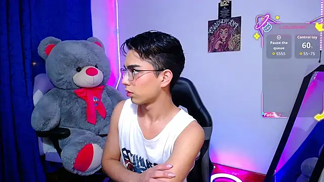 Snapshot of OwenBluee chatting on June 2026 06:40:01 AM OwenBluee online show from June 2026 06:40:01 AM