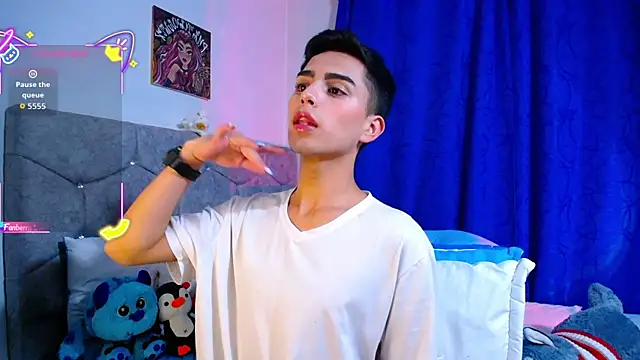 OwenBluee online show from October 2025 02:56:02 AM