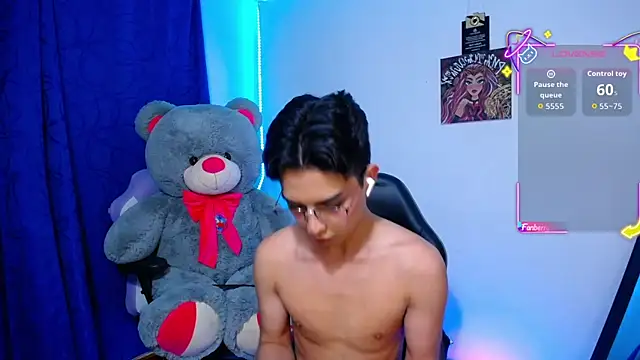 Snapshot of OwenBluee chatting on June 2026 06:34:01 AM OwenBluee online show from June 2026 06:34:01 AM