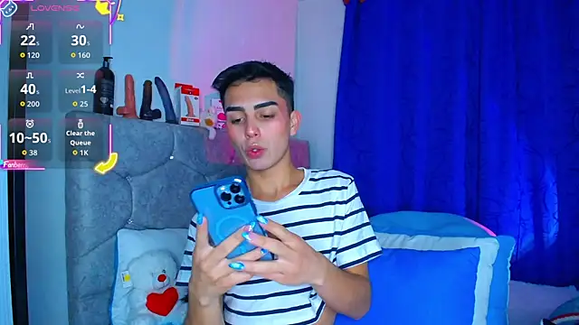 OwenBluee online show from October 2025 06:15:01 AM