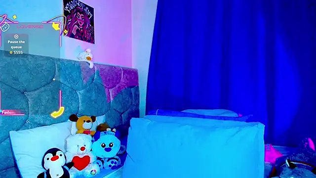 OwenBluee online show from October 2025 05:39:01 AM