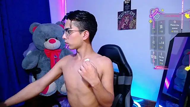 Snapshot of OwenBluee chatting on June 2026 01:24:01 AM OwenBluee online show from June 2026 01:24:01 AM