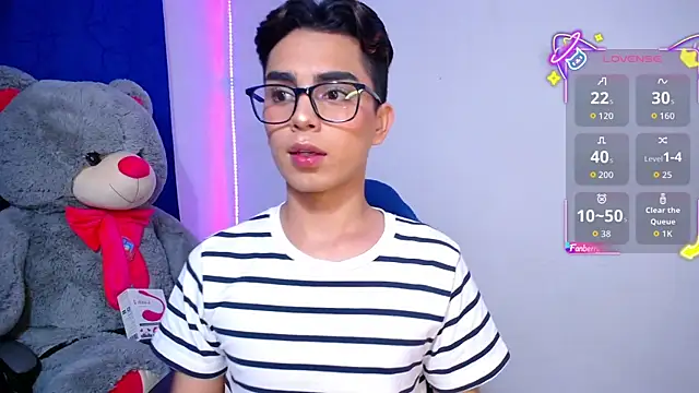 OwenBluee online show from April 2026 09:49:01 AM
