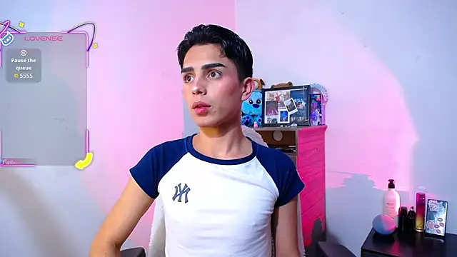 OwenBluee online show from November 2025 05:39:01 AM