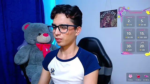 OwenBluee online show from May 2026 09:06:02 AM