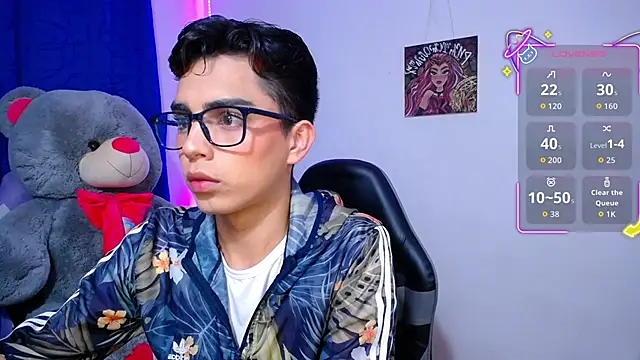 OwenBluee online show from May 2026 11:19:02 PM