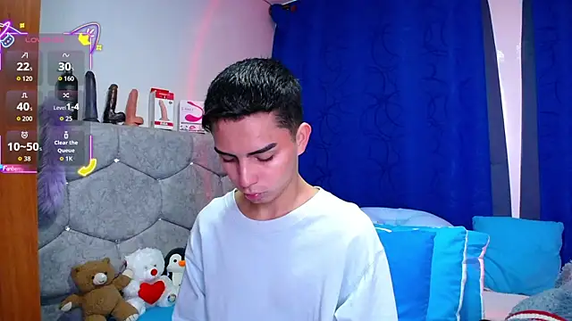 OwenBluee online show from September 2025 03:03:02 PM