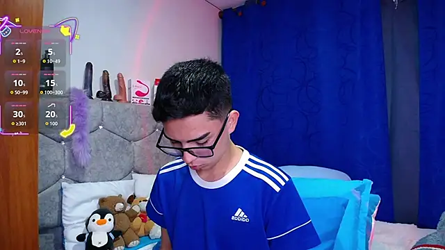 OwenBluee online show from September 2025 06:23:01 AM