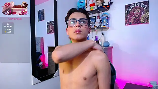 OwenBluee online show from February 2026 06:13:02 AM