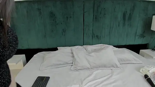 PandoraB  online show from November 2025 02:42:02 PM