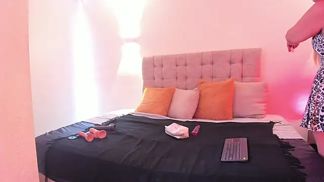 AnastasiaTaylor  online show from April 2026 07:48:01 PM