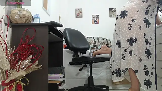 Jadeee  online show from January 2026 06:17:01 AM