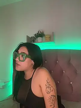 Snapshot of angellique_22 chatting on March 2025 10:10:02 AM angellique 22 online show from March 2025 10:10:02 AM