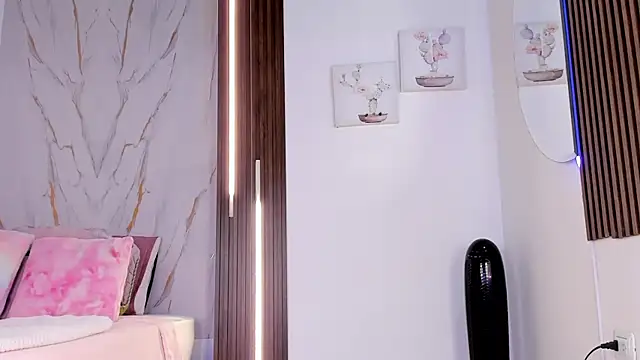 mia six66 online show from April 2026 12:12:02 PM