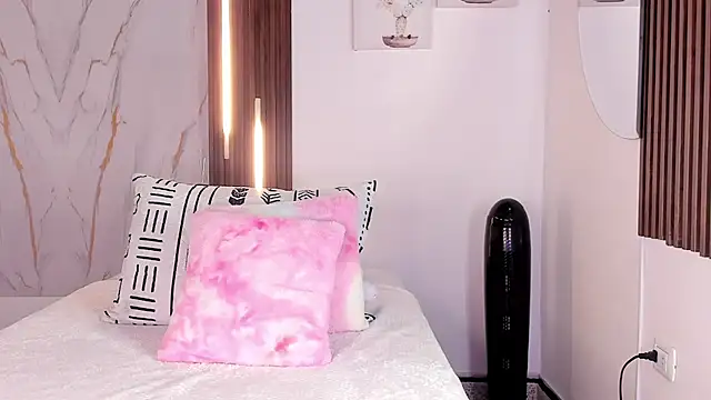 Snapshot of mia_six66 chatting on December 2025 12:07:02 PM mia six66 online show from December 2025 12:07:02 PM