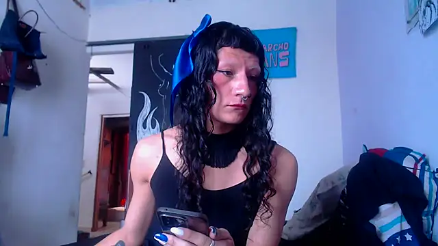 Snapshot of Zafiro_subversiva chatting on November 2025 01:26:02 PM Zafiro subversiva online show from November 2025 01:26:02 PM