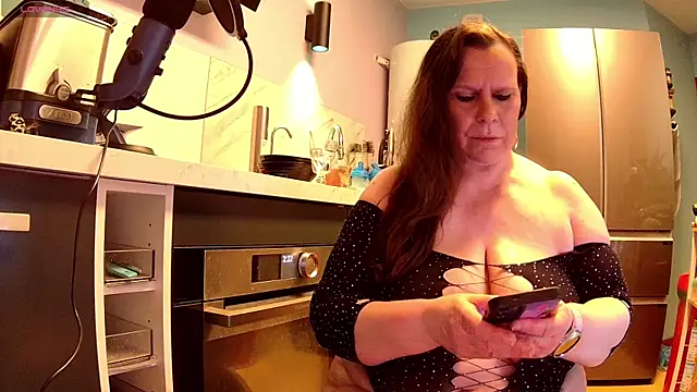 Endrocleia online show from April 2026 12:23:01 AM